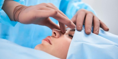 عمل بینی فقط فرم بینی را تغییر می‌دهد؟ تأثیر شگفت‌انگیز رینوپلاستی بر چهره