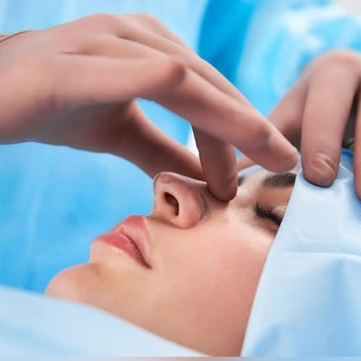 عمل بینی فقط فرم بینی را تغییر می‌دهد؟ تأثیر شگفت‌انگیز رینوپلاستی بر چهره