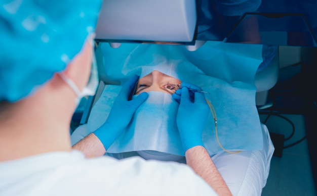 جراحی پلک فوقانی شامل چه مواردی است و از چه نوع بیهوشی استفاده می شود؟